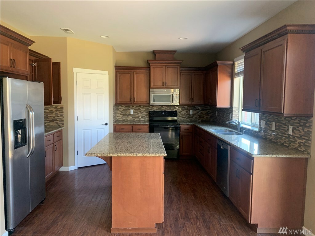 Property Photo: 1609 Riddell Ave NE WA 98360