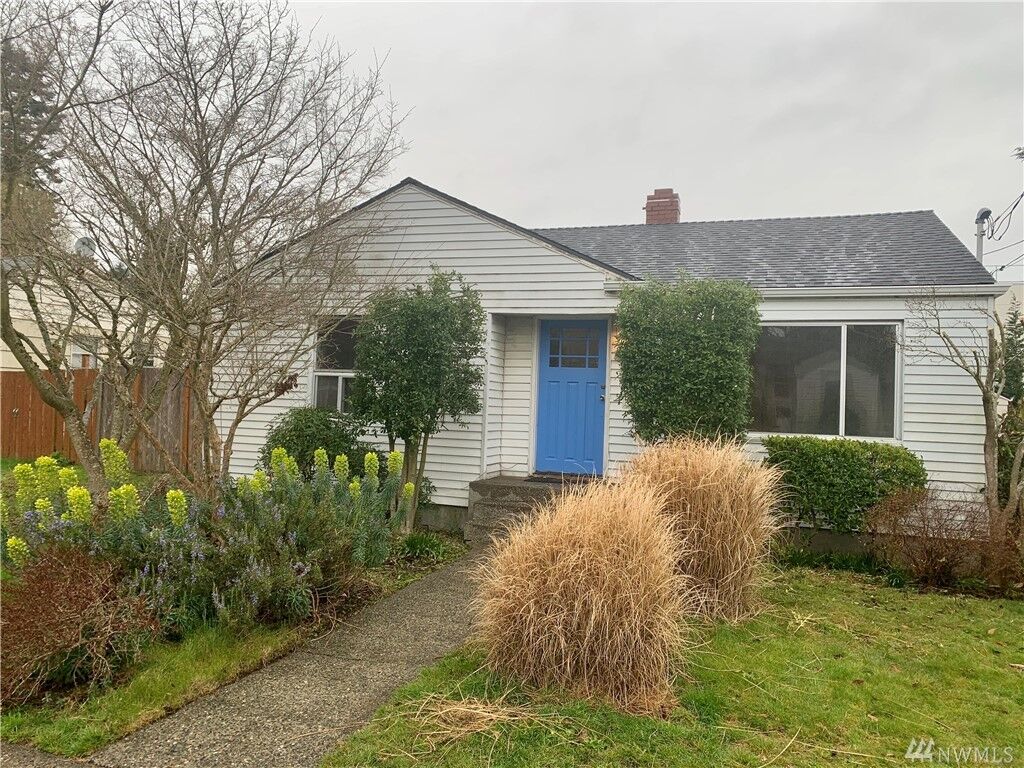 Property Photo:  5230 S Dawson St  WA 98118 