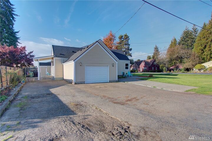 Property Photo:  3209 Oak St  WA 98632 