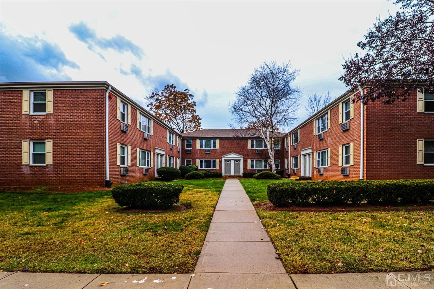 Property Photo:  14 York Drive 3B  NJ 08817 