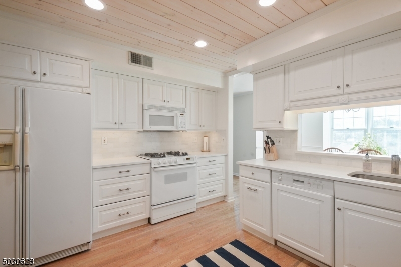 Property Photo: 7 Heritage Dr F NJ 07928