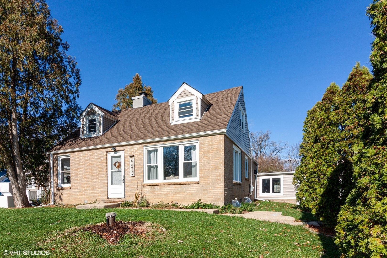 Property Photo: 28W614 Barnes Avenue IL 60185