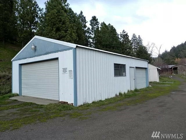 Property Photo:  1860 Blue Creek Rd  WA 99362 