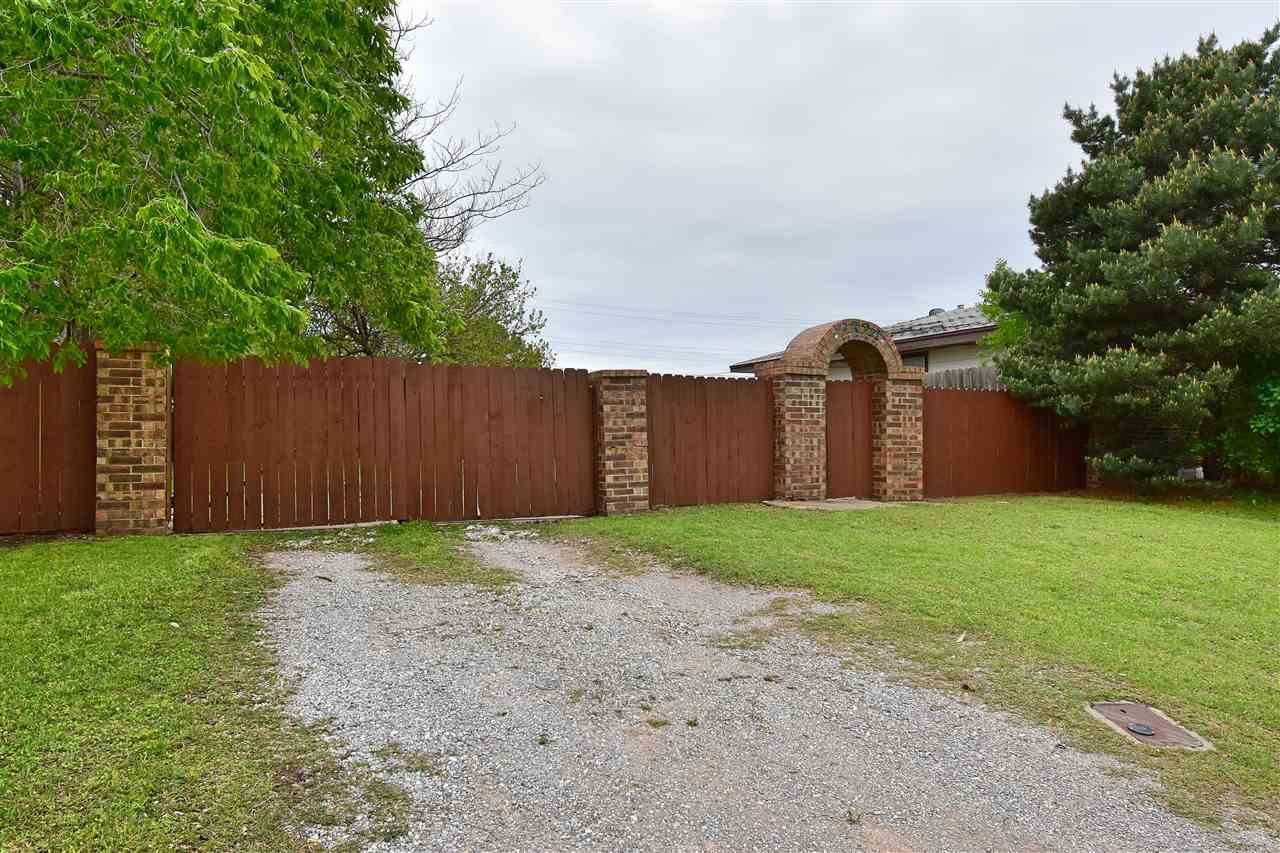 Property Photo:  2324 SW H Ave  OK 73505 