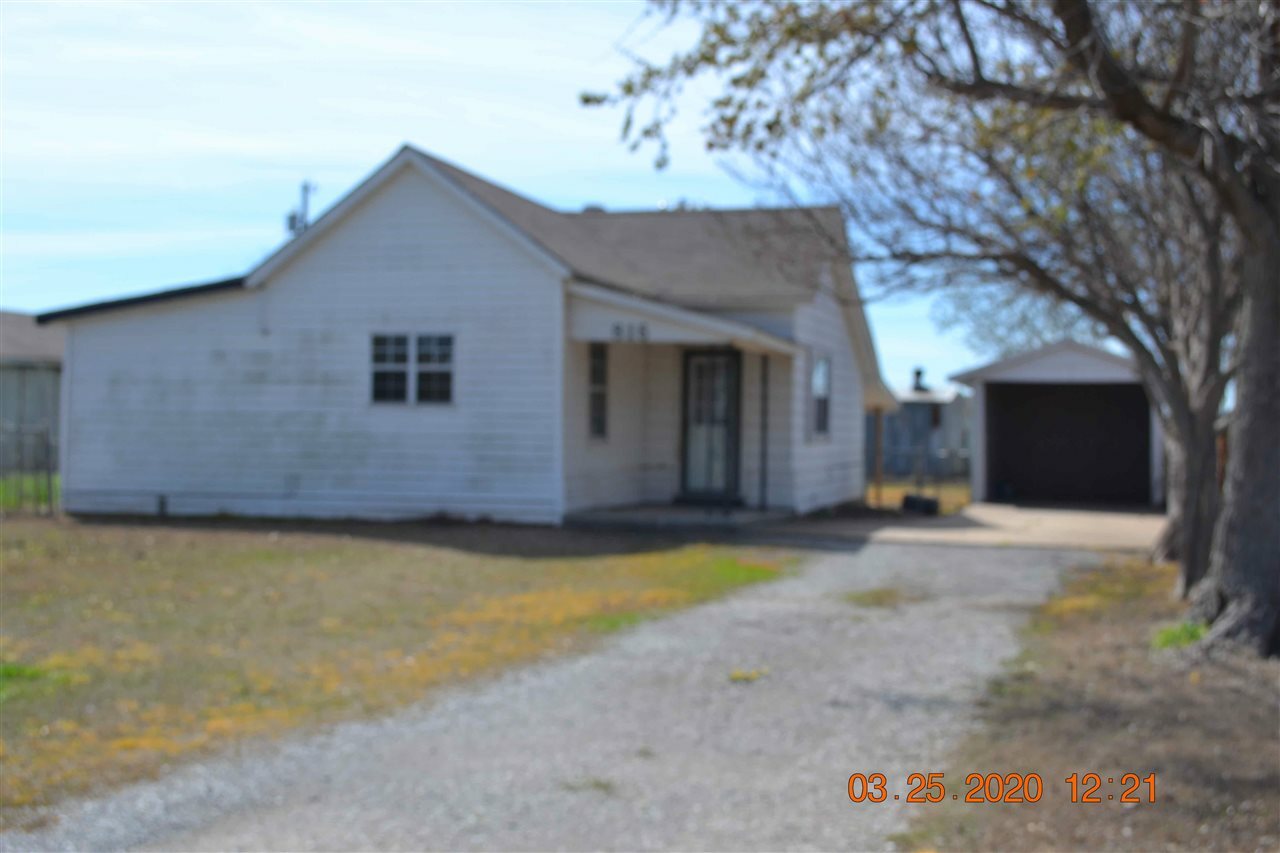 Property Photo:  816 3rd St  OK 73538 