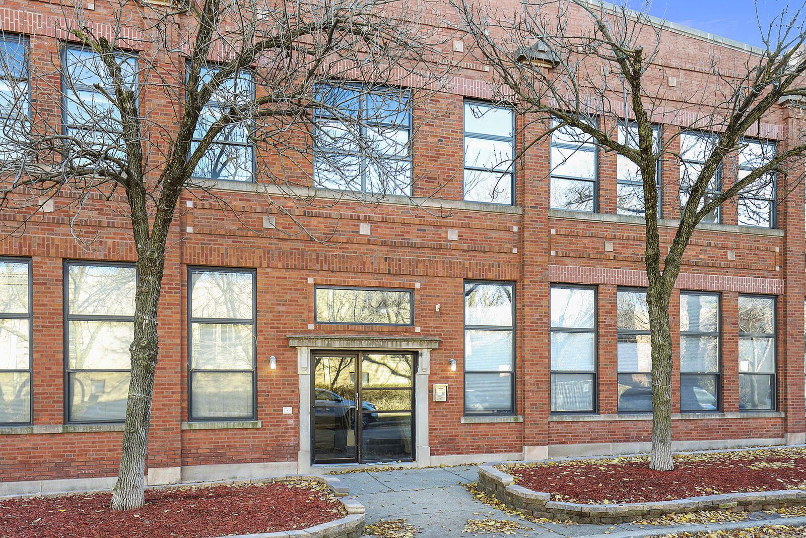 Property Photo:  1111 W Cornelia Avenue 110  IL 60657 