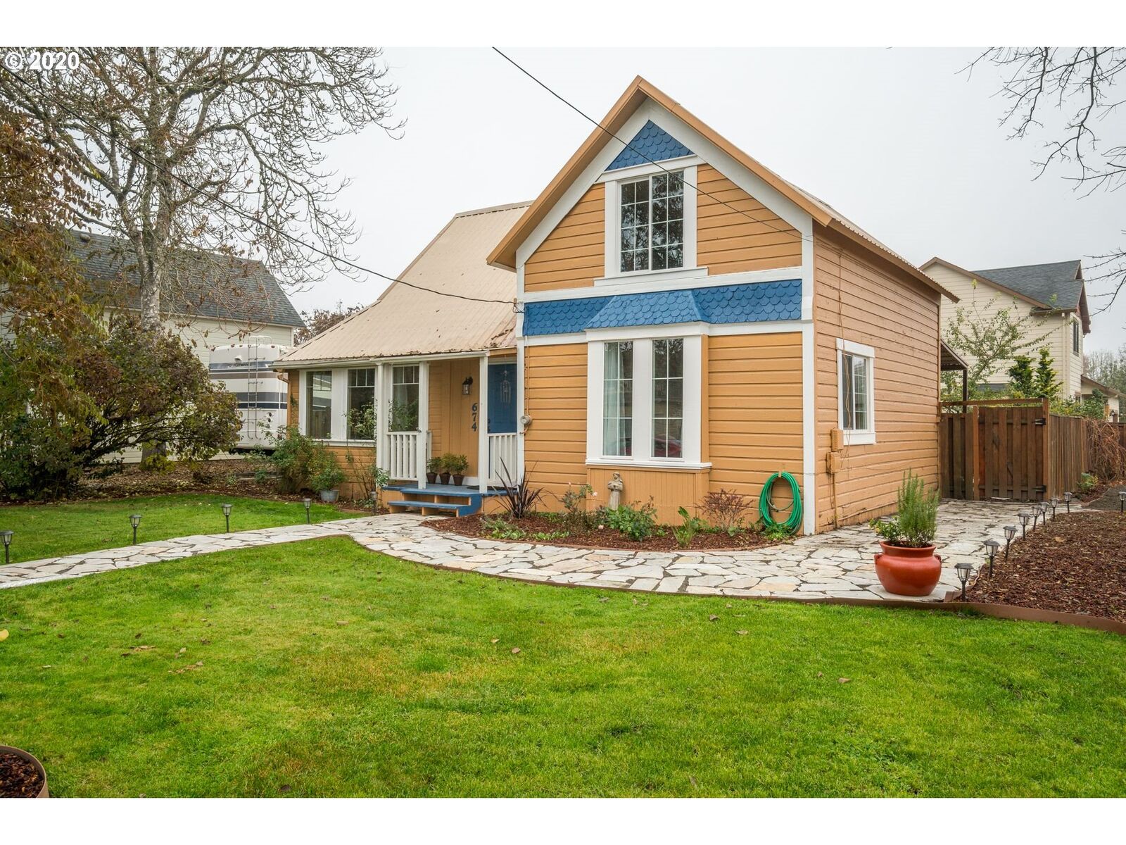 Property Photo: 674 S 12th Ave OR 97113