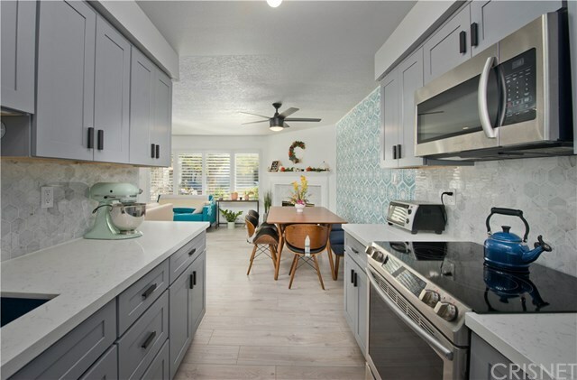 Property Photo:  18525 Collins Street A3  CA 91356 