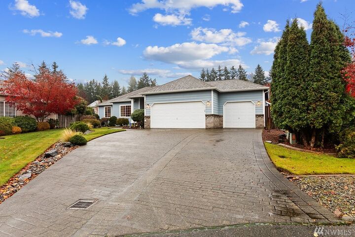 Property Photo: 15215 104th Av Ct E WA 98374