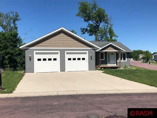 Property Photo: 101 Goldfinch Ct MN 56001