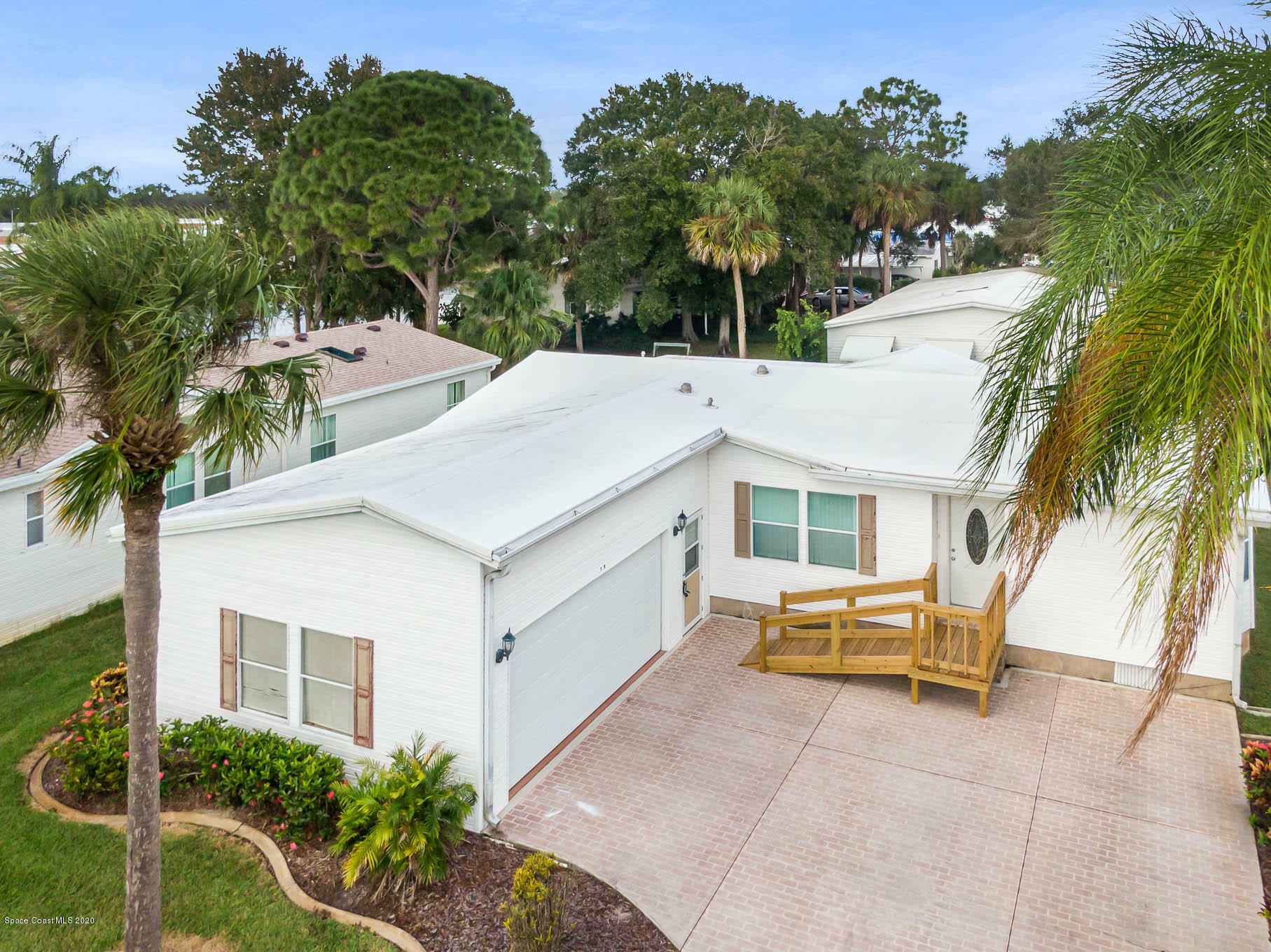 Property Photo:  318 Meridian Run Drive  FL 32926 