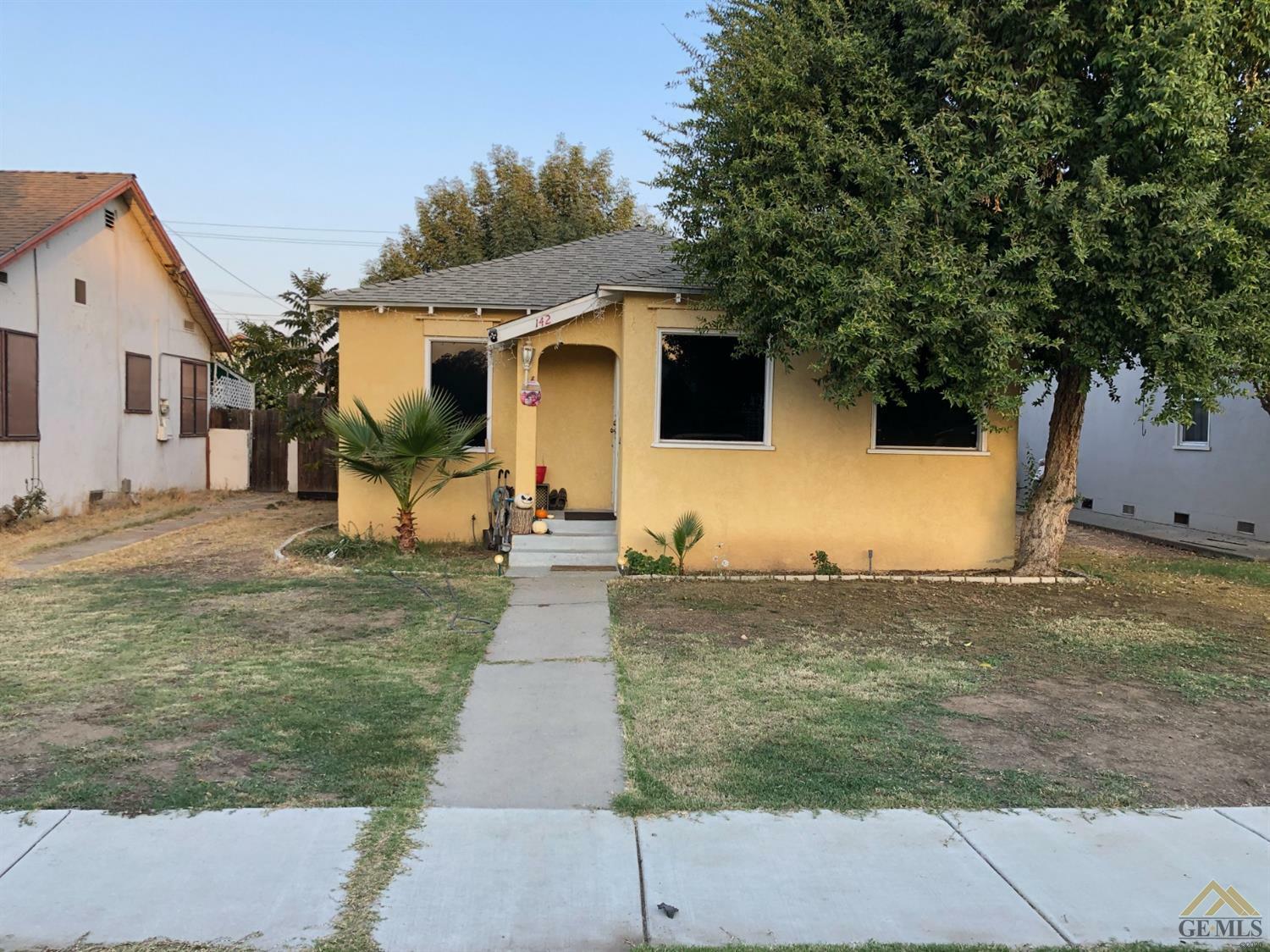 Property Photo:  142 Oxford Avenue  CA 93247 