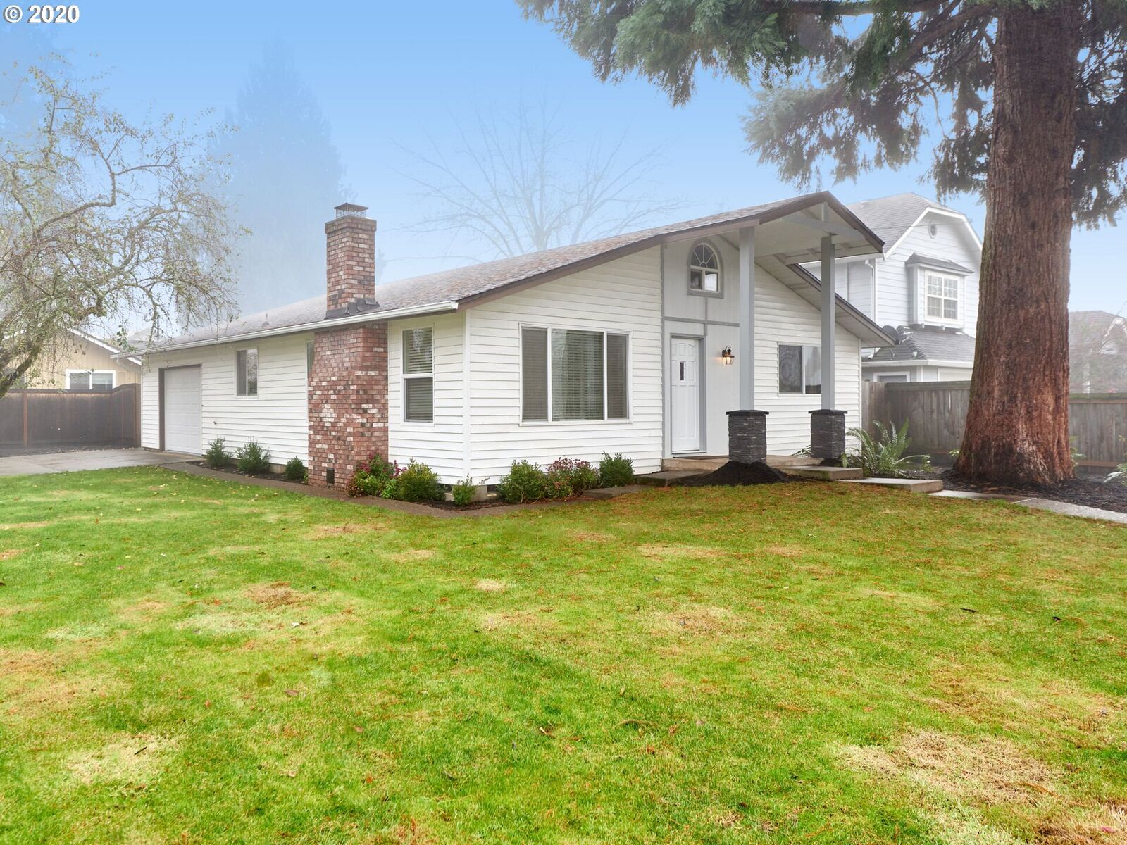 Property Photo: 803 Madison St OR 97381