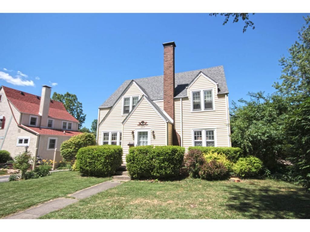 Property Photo:  357 S Westlawn Avenue  IL 62522 