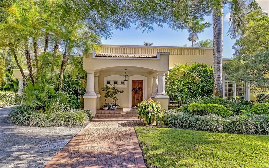 Property Photo:  1115 Citrus Avenue  FL 34236 