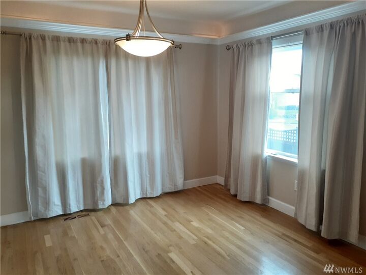 Property Photo: 6723 Linden Ave N WA 98103