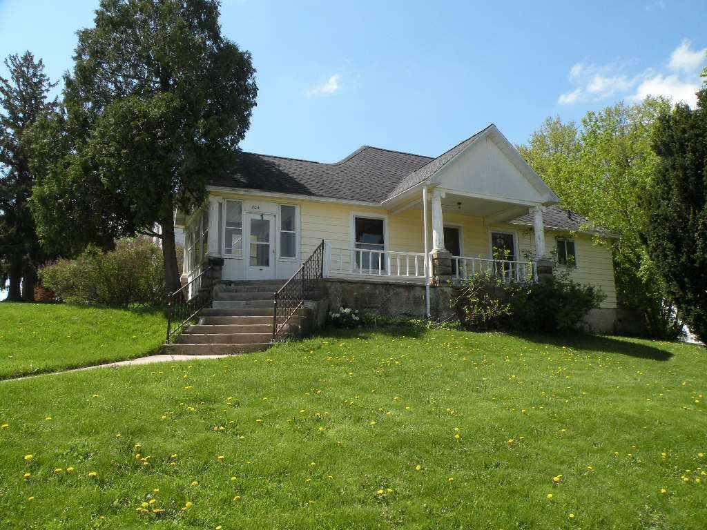 Property Photo:  204 Elm Street  WI 54971 