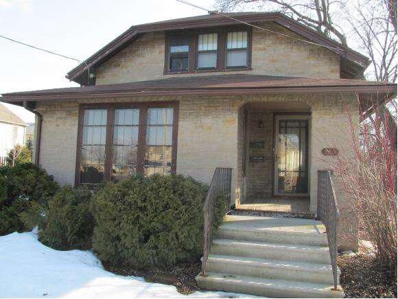 Property Photo:  353 3rd St  WI 54952-2712 
