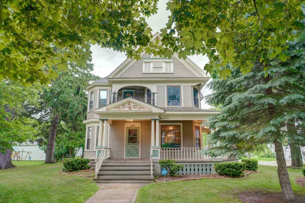 Property Photo:  203 West Lyons St  WI 53960 