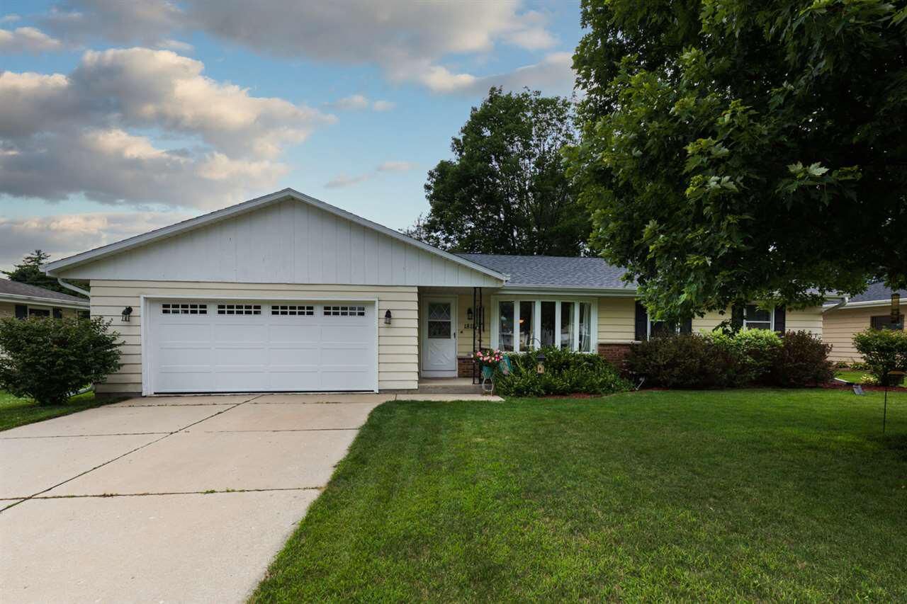 Property Photo:  1811 Clover Ln  WI 53545 