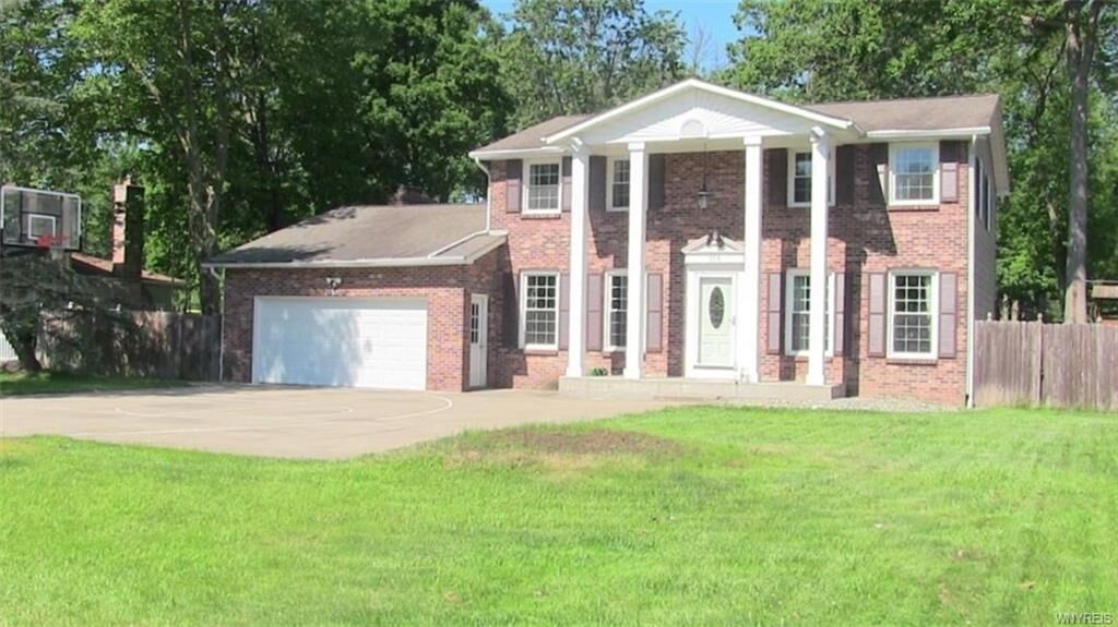 Property Photo:  110 Fernwood Lane  NY 14072 