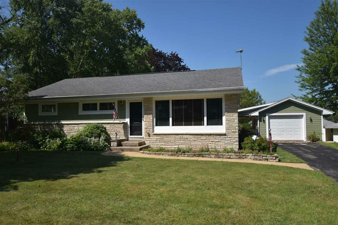 Property Photo:  409 Lake St  WI 54941 