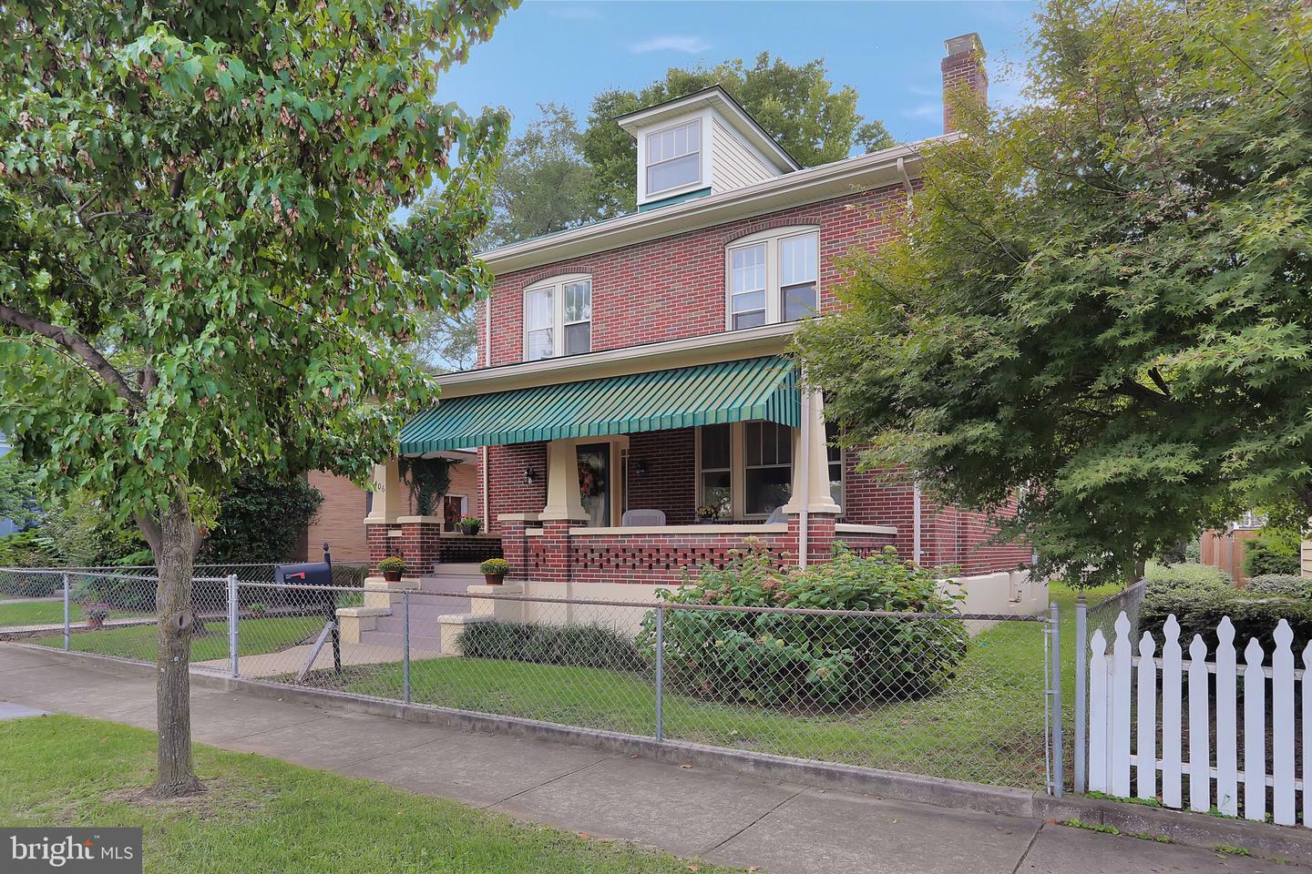 Property Photo:  406 Virginia Avenue  VA 22630 