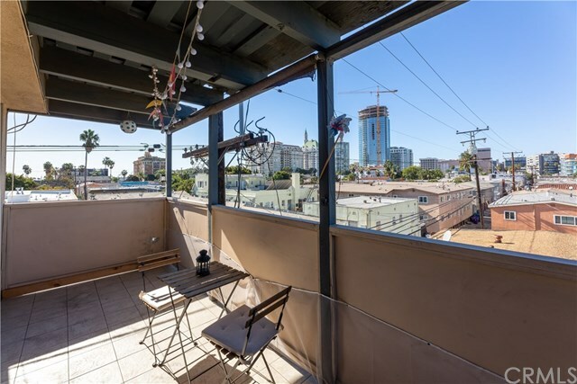 Property Photo:  1054 E 2nd Street 304  CA 90802 