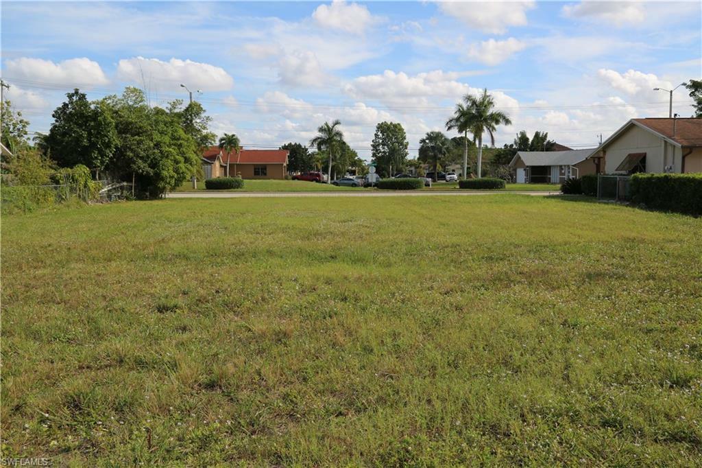 Property Photo:  2914 Country Club Boulevard  FL 33904 