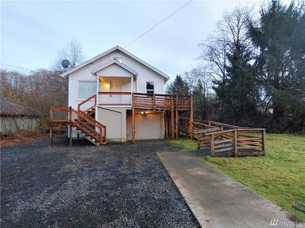 Property Photo:  2307 Victory Ave  WA 98520 