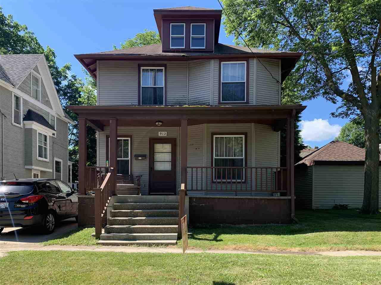 Property Photo:  912 Clary St  WI 53511 