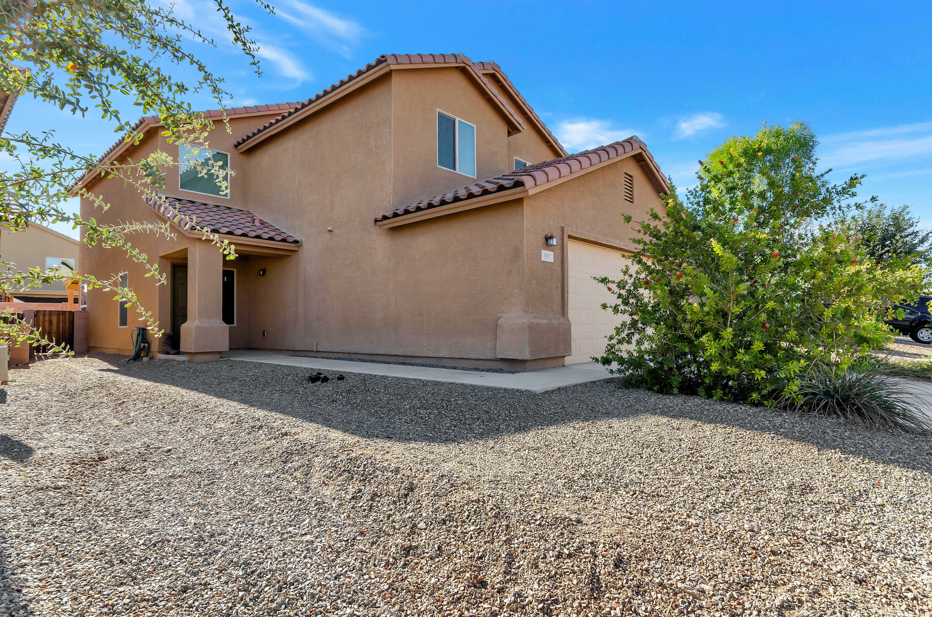 Property Photo:  917 W Calle Arroyo Norte  AZ 85614 