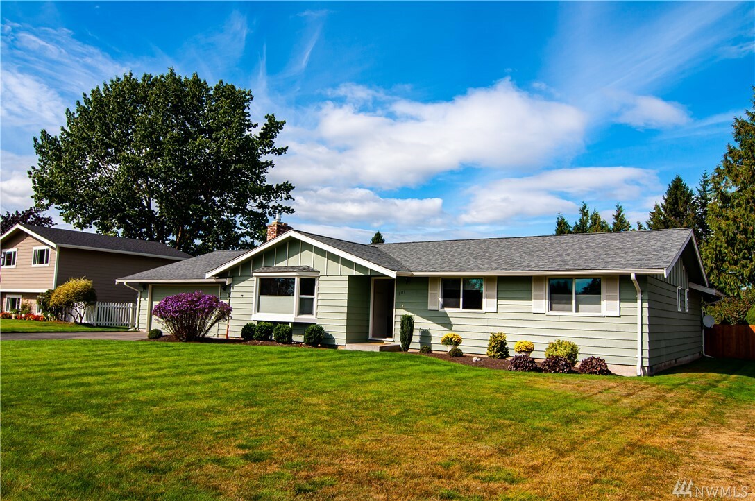 Property Photo:  901 Garden Dr  WA 98264 