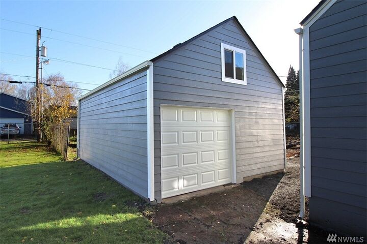 Property Photo:  210 15th Ave  WA 98632 