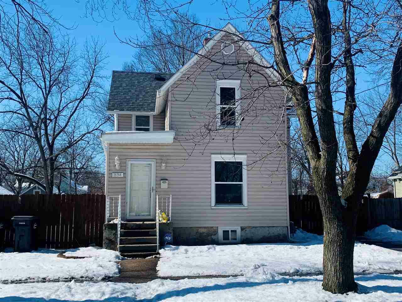 Property Photo:  834 Elm St  WI 53511 