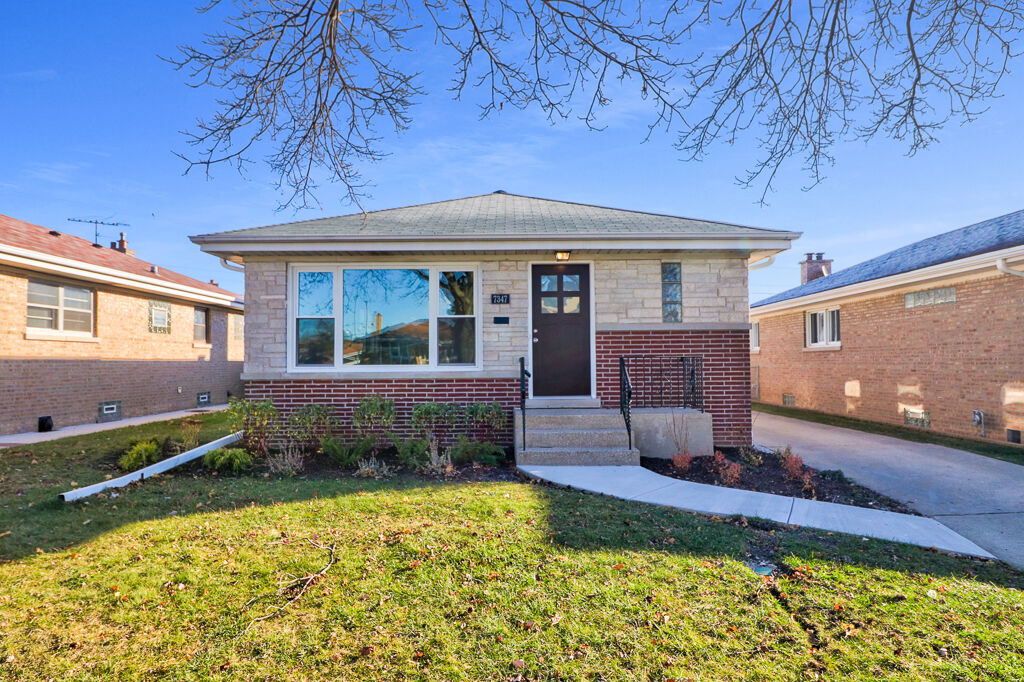 Property Photo: 7347 N Nora Avenue IL 60714