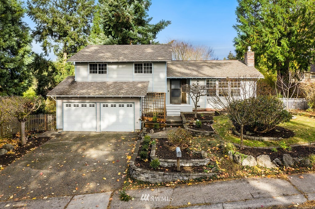 Property Photo:  12324 SE 64th Place  WA 98006 