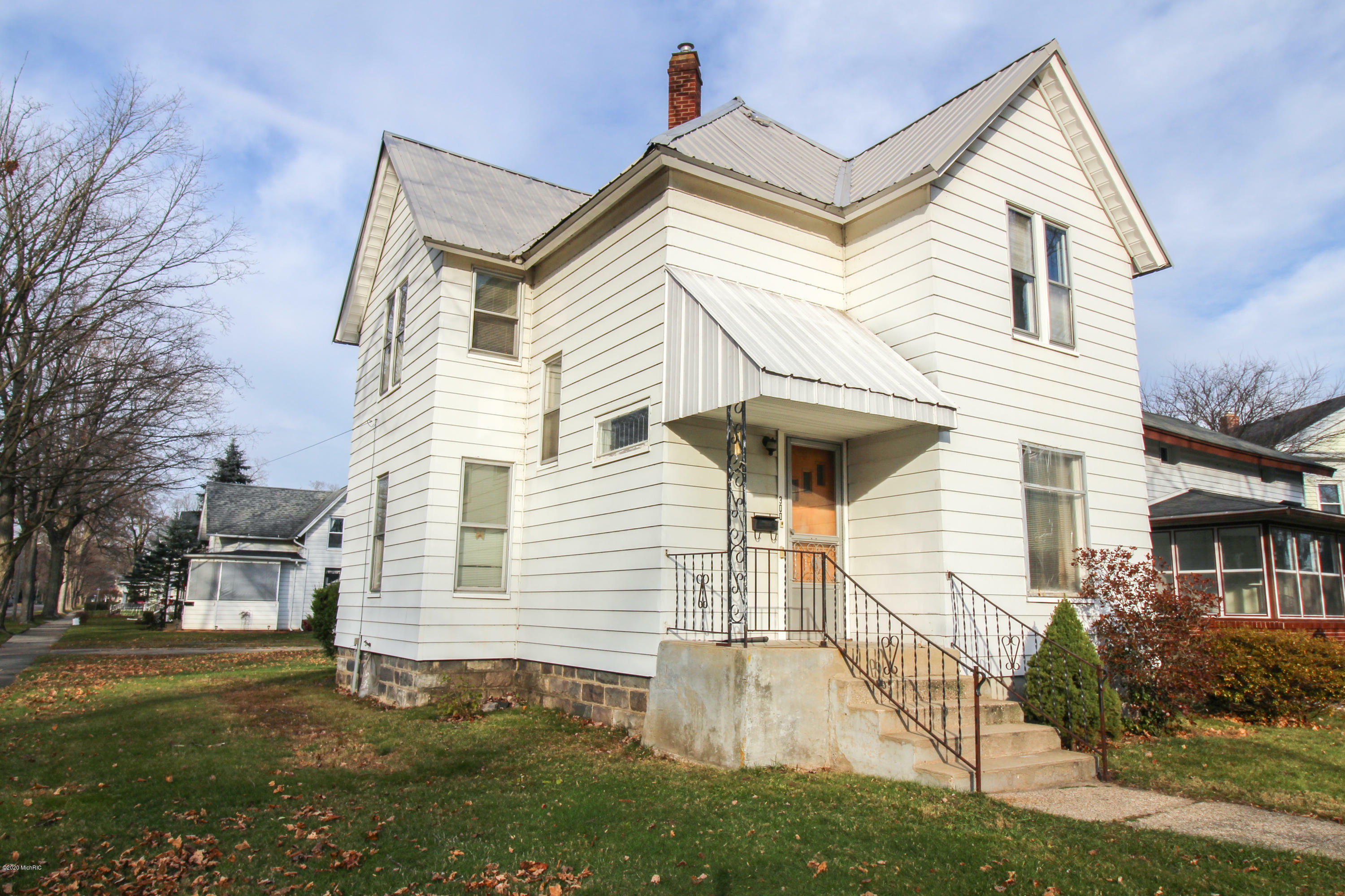 Property Photo:  300 E Bennett Street  MI 49093 