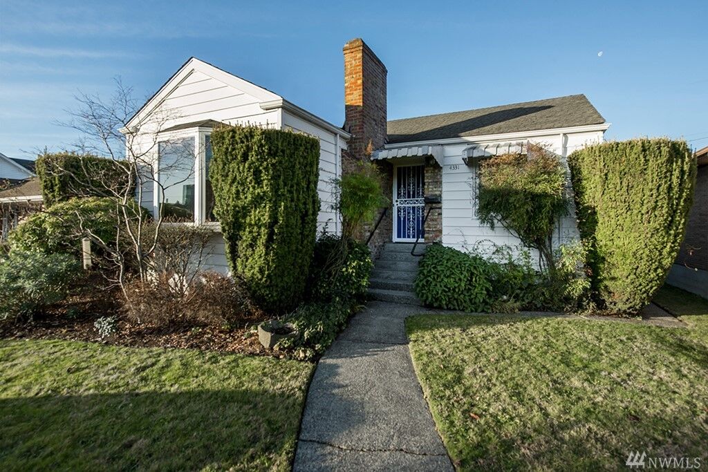 Property Photo:  4331 14th Ave S  WA 98108 