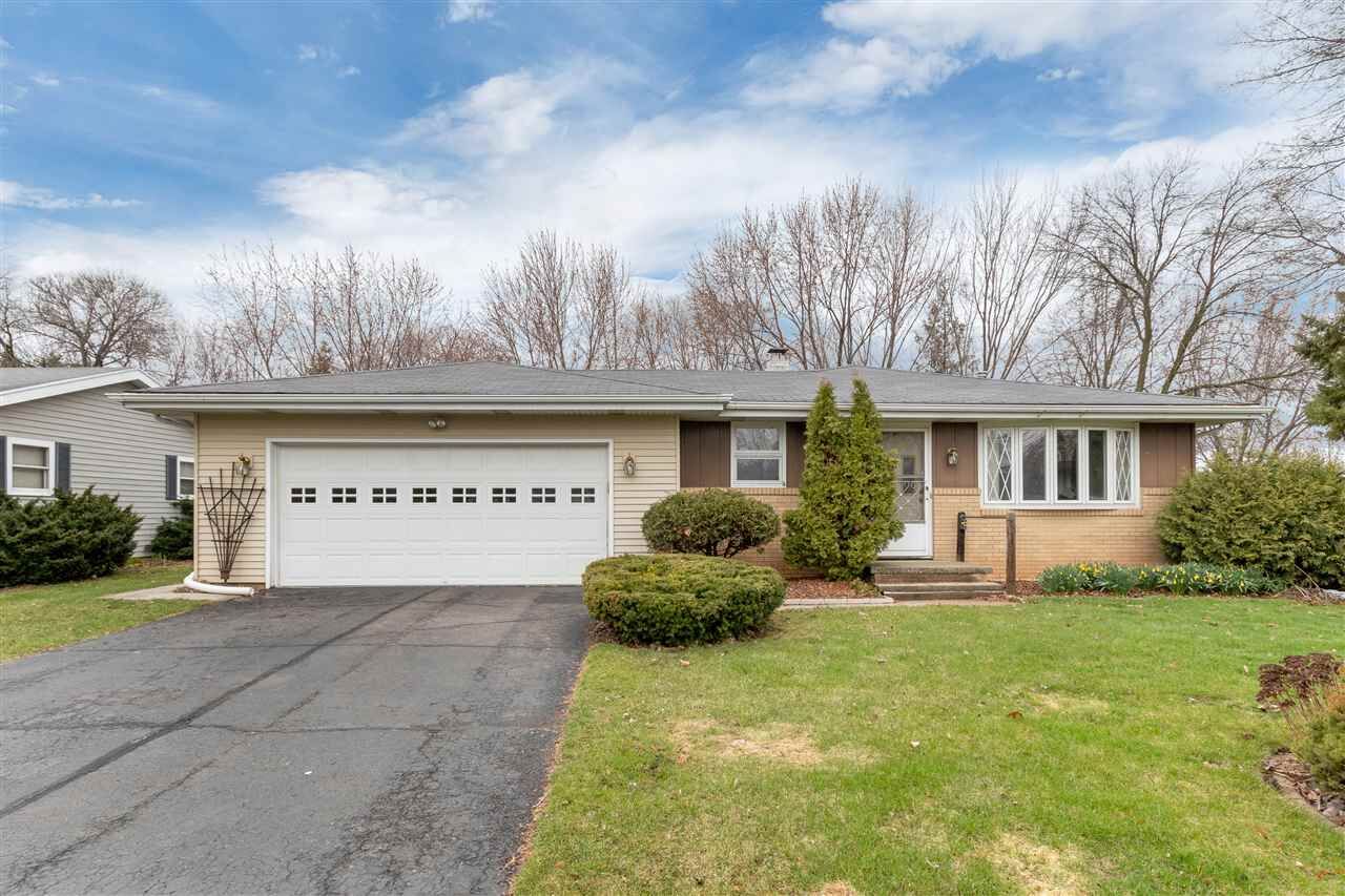 Property Photo: 14 Oneida Court WI 54911-1039
