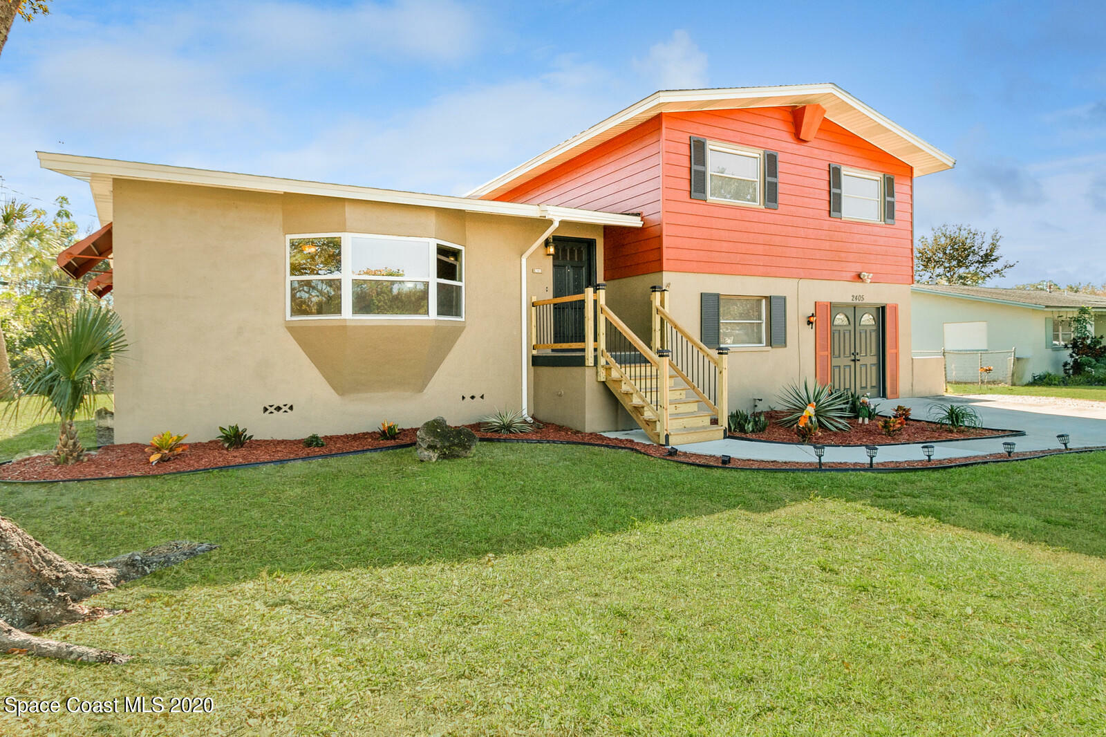 Property Photo:  2405 Heritage Drive  FL 32780 