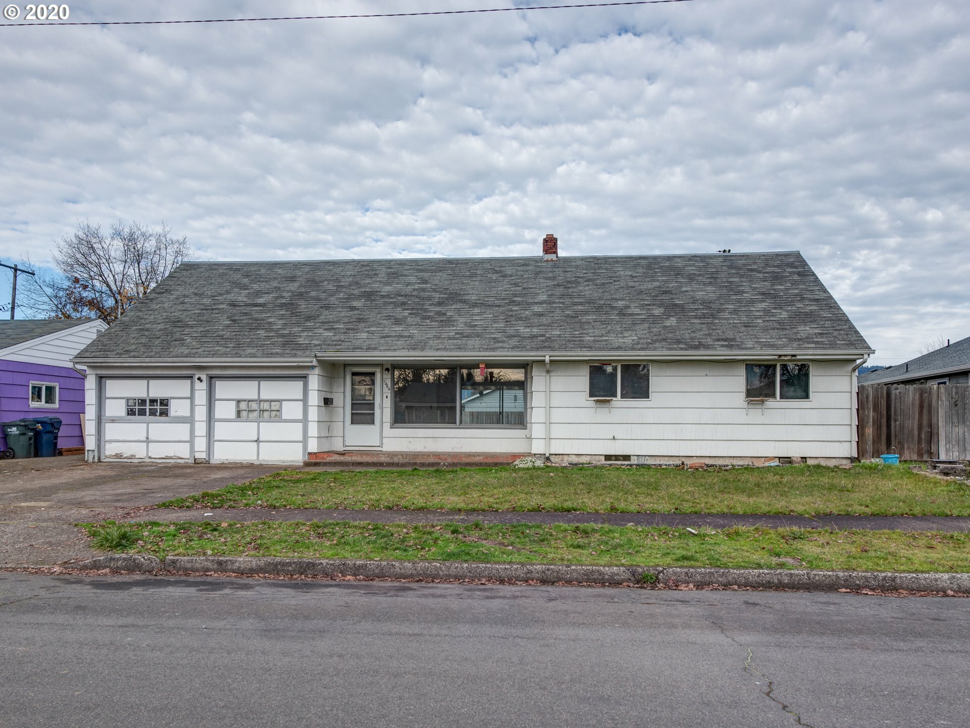 Property Photo: 1464 Piedmont St OR 97477