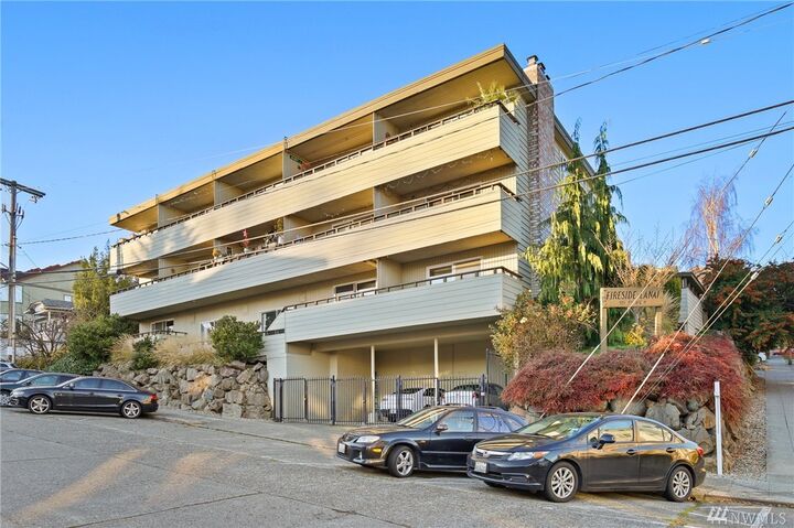 Property Photo: 901 5th Ave N 3 WA 98109