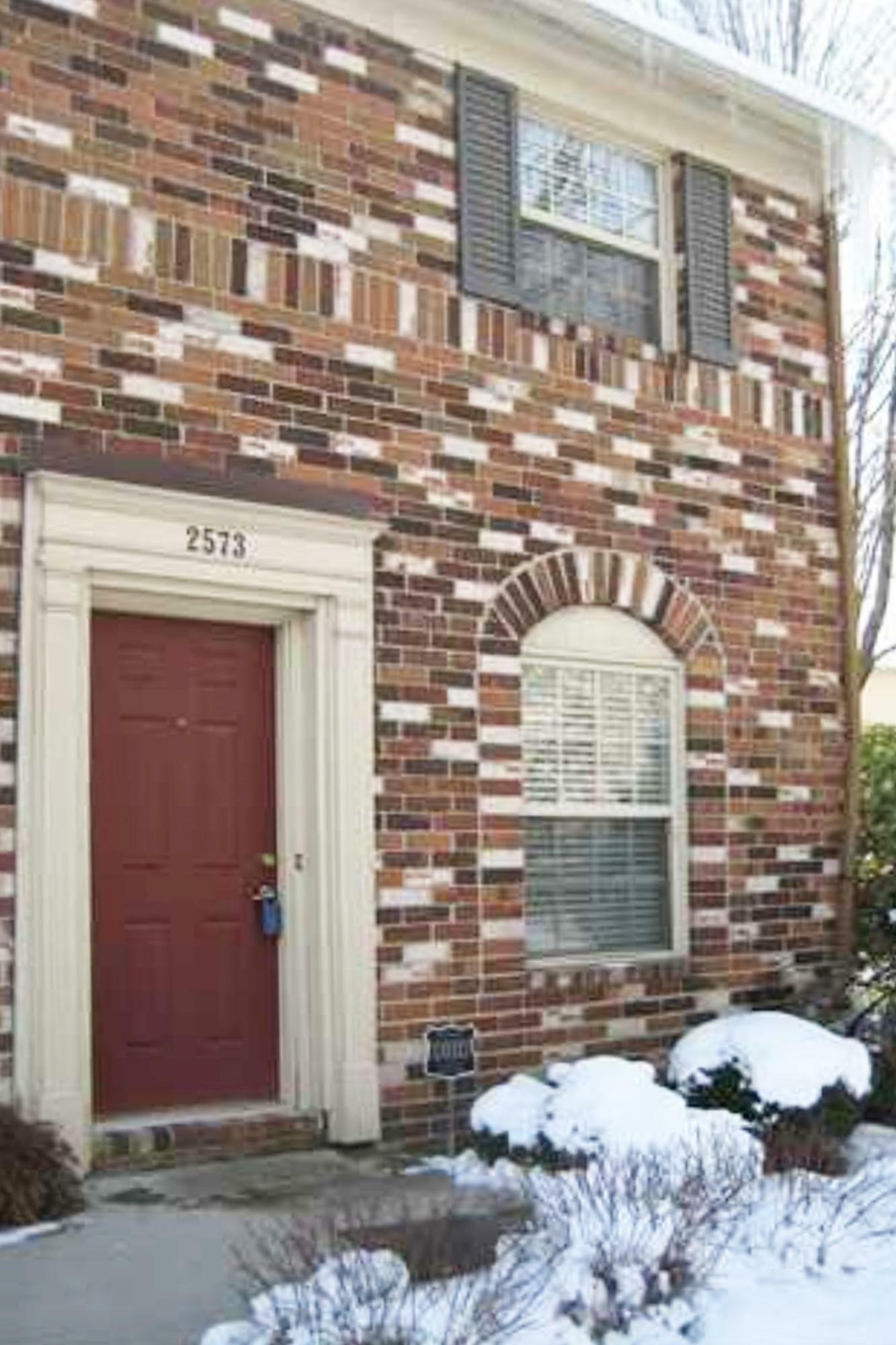 Property Photo:  2573 Olde Hill Court S B  OH 43221 