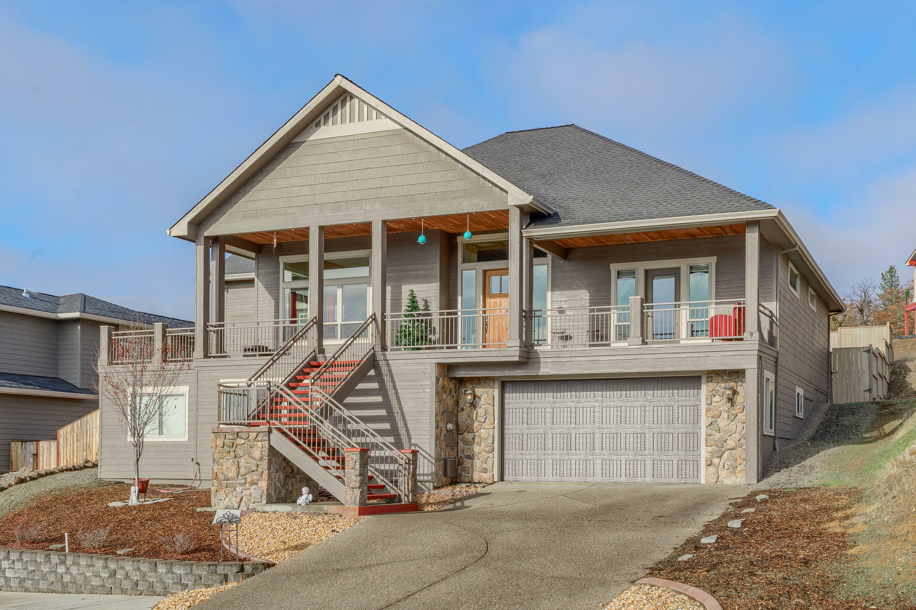 Property Photo: 1013 Azure Way OR 97524