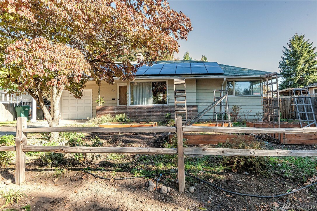 Property Photo:  742 White St  WA 99362 