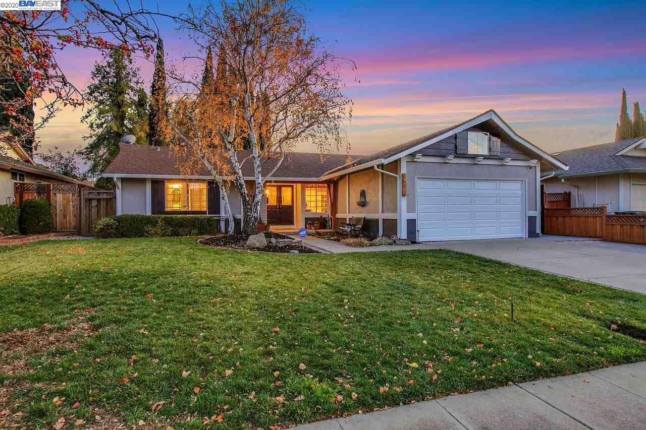 Property Photo:  459 Dover Way  CA 94551 