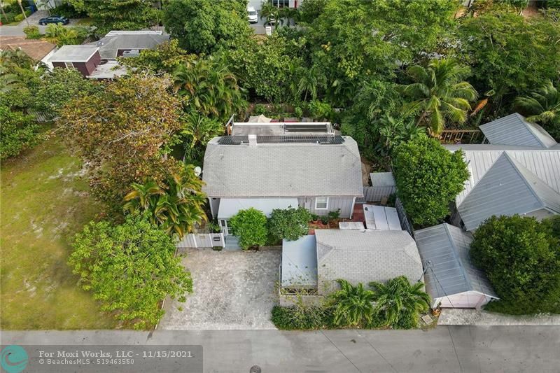 Property Photo:  715 NE 17th Ave  FL 33304 