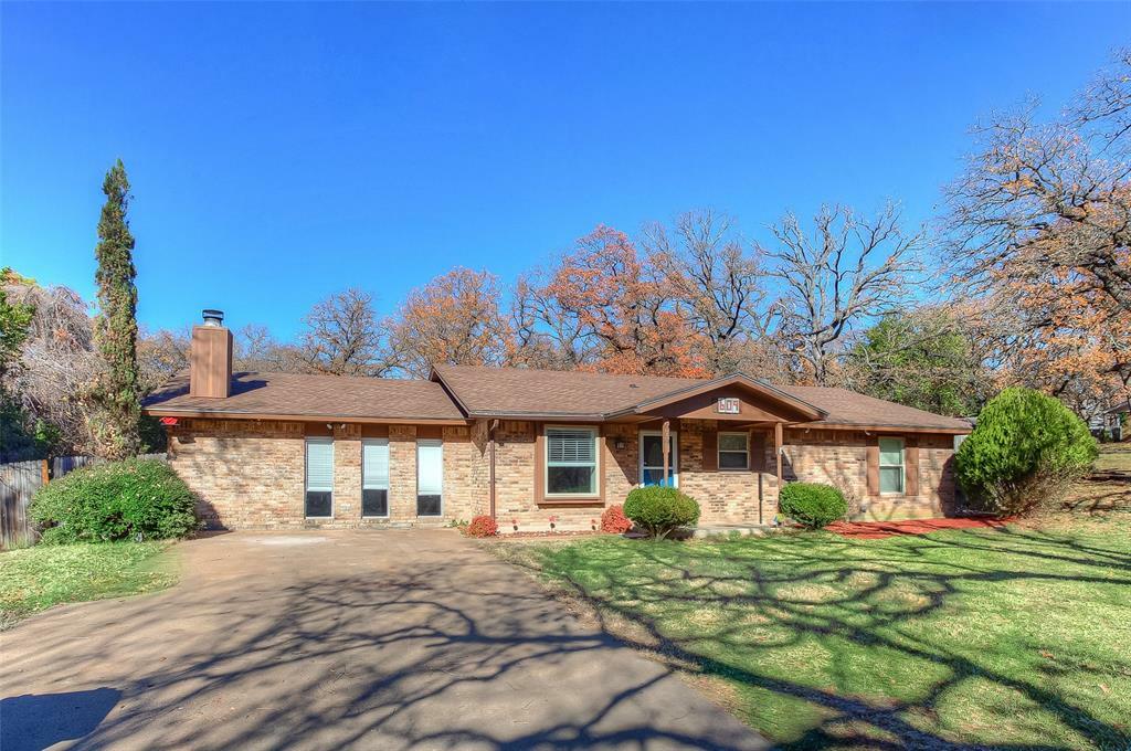 Property Photo:  609 Dusk Avenue  TX 76020 