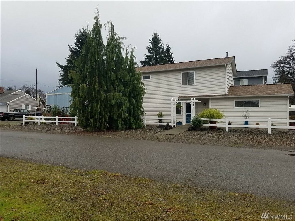 Property Photo:  217 SW 106th  WA 98146 